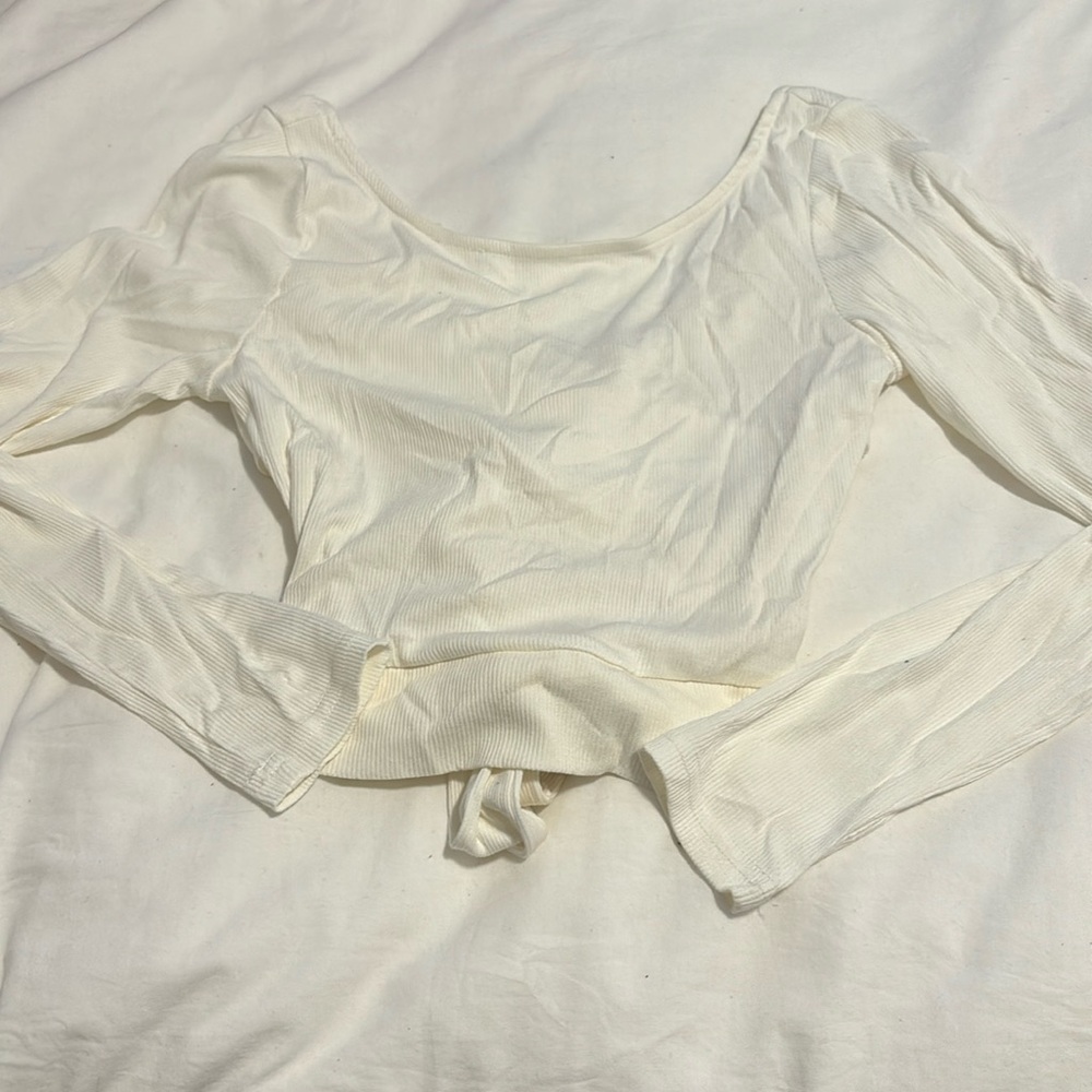 NWT Vestique cream back top